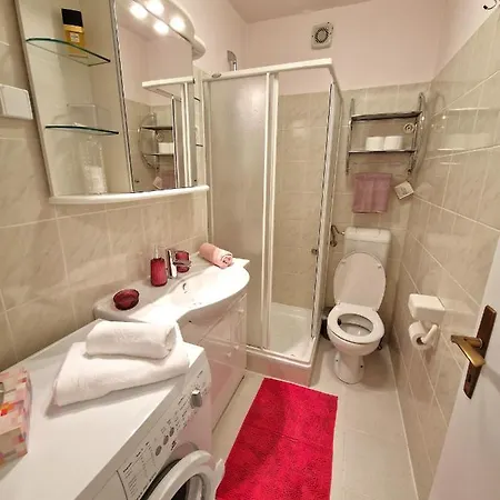 Cozy One-bedroom Lejlighed
