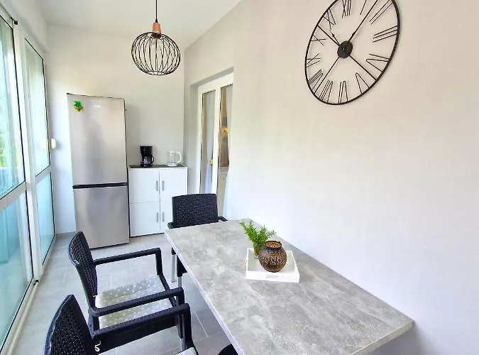 Апартаменты Cozy One-bedroom Башка