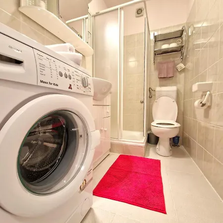 Cozy One-bedroom Διαμέρισμα *