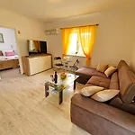 Cozy One-bedroom Apartment
